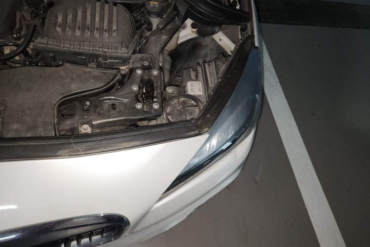 Used BMW 2 Series Active Tourer 2016 218i Fashion Model Engine Bay Left