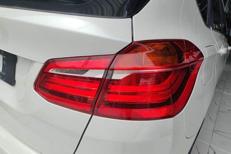 Used BMW 2 Series Active Tourer 2016 220i Luxury Edition Exterior 3