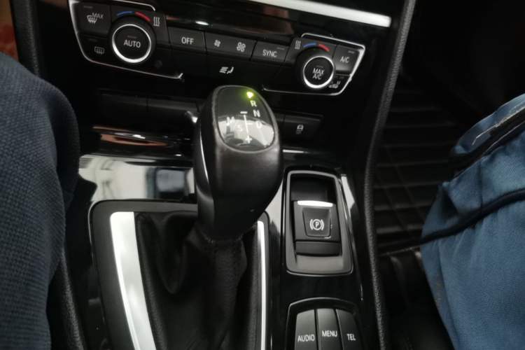 Used BMW 2 Series Active Tourer 2016 220i Luxury Edition Gear Lever