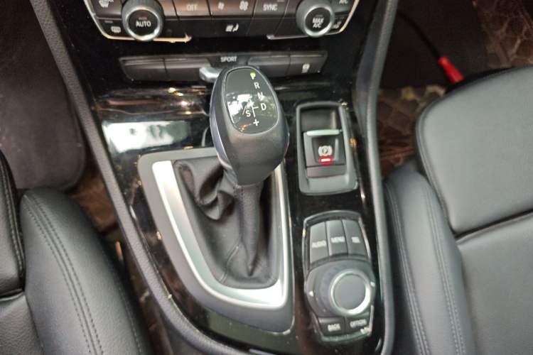Used BMW 2 Series Active Tourer 2016 220i Luxury Edition Gear Lever