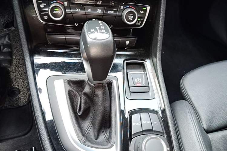 Used BMW 2 Series Active Tourer 2016 220i Luxury Edition Gear Lever