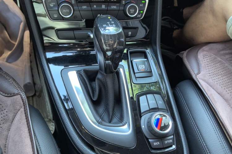 Used BMW 2 Series Active Tourer 2016 220i Luxury Edition Gear Lever