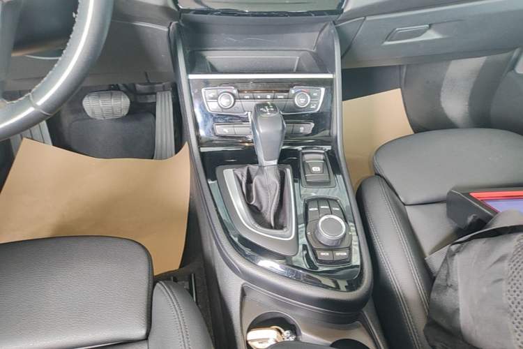 Used BMW 2 Series Active Tourer 2016 220i Luxury Edition Gear Lever