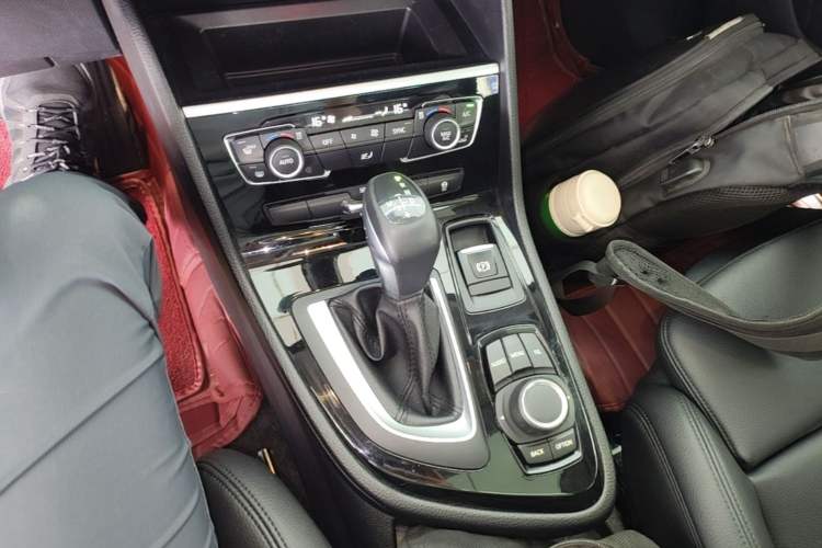 Used BMW 2 Series Active Tourer 2016 220i Luxury Edition Gear Lever