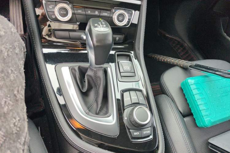Used BMW 2 Series Active Tourer 2016 218i Sports Design Package Gear Lever