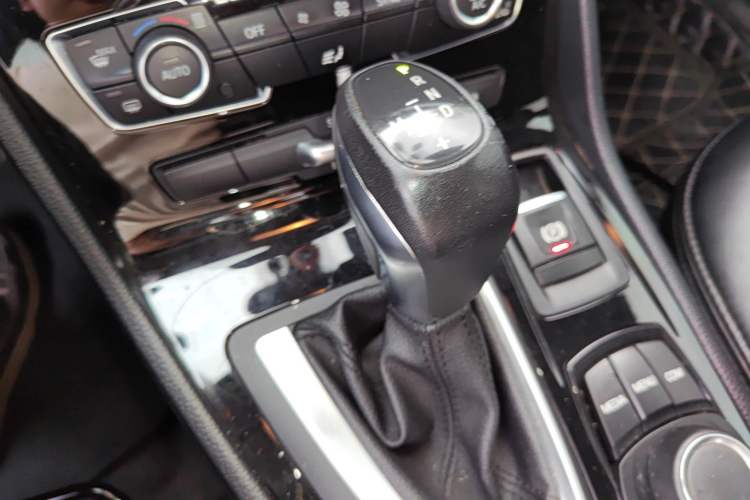 Used BMW 2 Series Active Tourer 2016 218i Leading Model Gear Lever