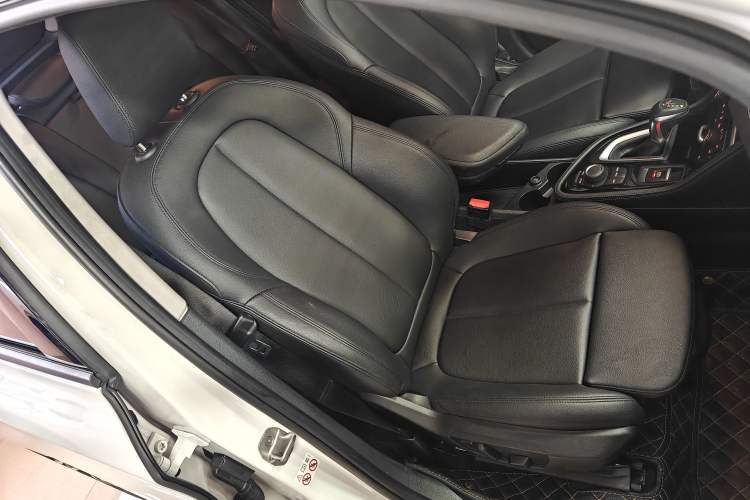 Used BMW 2 Series Active Tourer 2016 218i Sports Design Package Interior 10