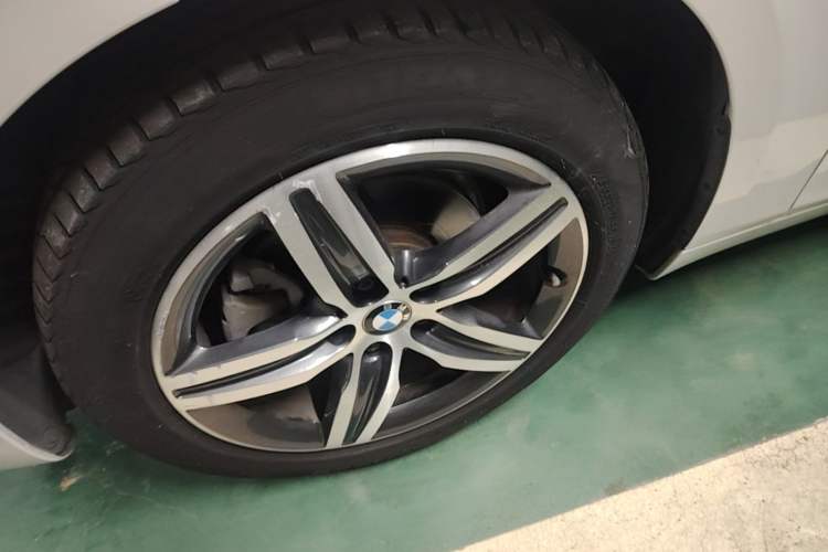 Used BMW 2 Series Active Tourer 2016 218i Sports Design Package Left Front Wheel Hub