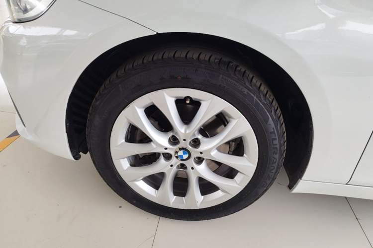 Used BMW 2 Series Active Tourer 2016 220i Luxury Edition Left Front Wheel Hub