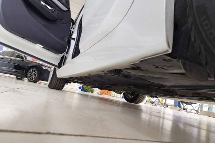 Used BMW 2 Series Active Tourer 2016 220i Luxury Edition Left Side Sill