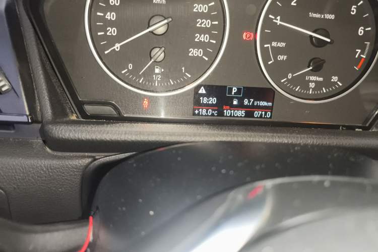 Used BMW 2 Series Active Tourer 2016 218i Fashion Model Odometer Close Up