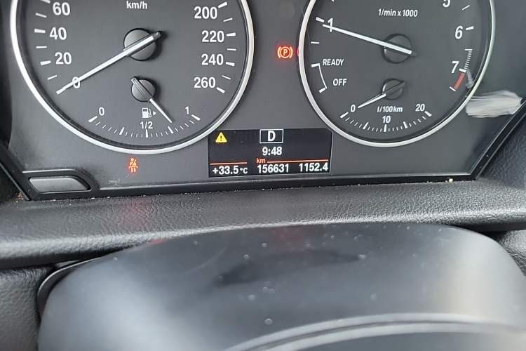 Used BMW 2 Series Active Tourer 2016 218i Fashion Model Odometer Close Up