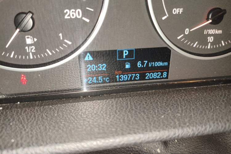 Used BMW 2 Series Active Tourer 2016 218i Sports Design Package Odometer Close Up