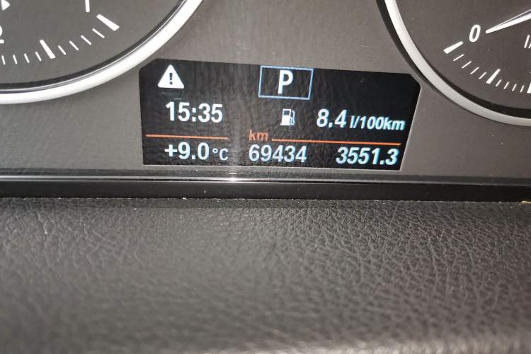 Used BMW 2 Series Active Tourer 2016 218i Sports Design Package Odometer Close Up
