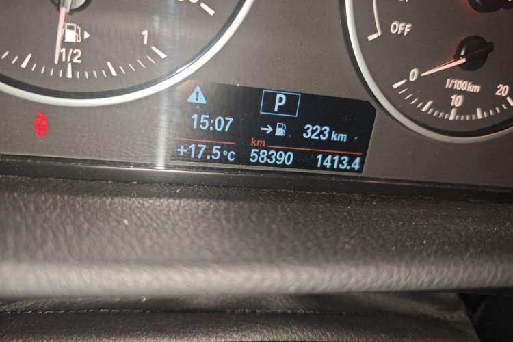 Used BMW 2 Series Active Tourer 2016 218i Sports Design Package Odometer Close Up