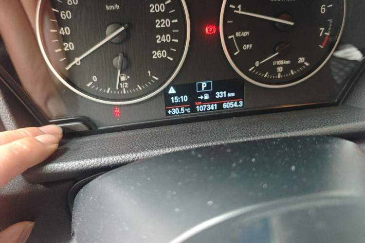 Used BMW 2 Series Active Tourer 2016 218i Fashion Model Odometer Close Up