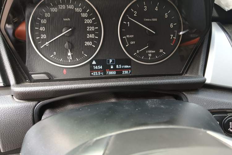 Used BMW 2 Series Active Tourer 2016 218i Fashion Model Odometer Close Up