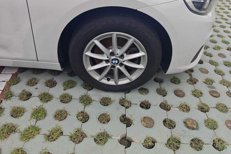 Used BMW 2 Series Active Tourer 2016 218i Fashion Model Right Front Wheel Hub