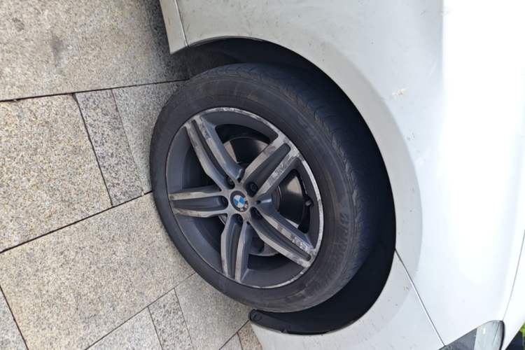 Used BMW 2 Series Active Tourer 2016 218i Sports Design Package Right Front Wheel Hub