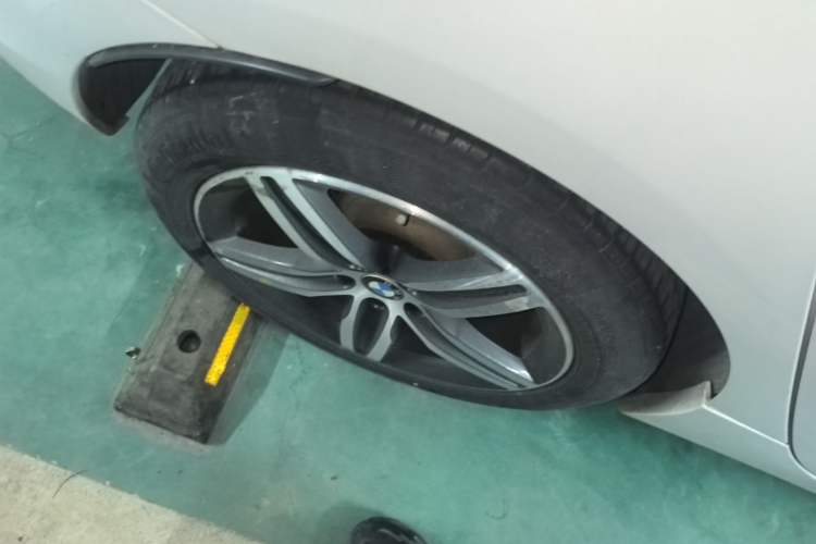 Used BMW 2 Series Active Tourer 2016 218i Sports Design Package Right Rear Wheel Hub