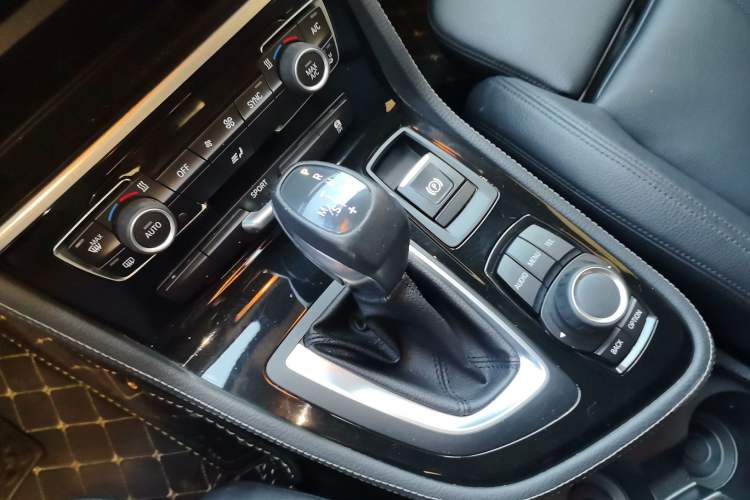 Used BMW 2 Series Active Tourer 2016 218i Sports Design Package Gear Lever