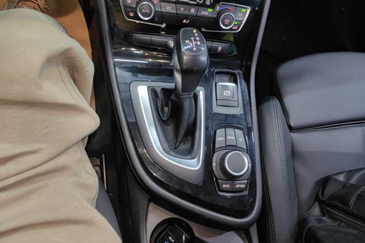 Used BMW 2 Series Active Tourer 2016 220i Luxury Edition Gear Lever