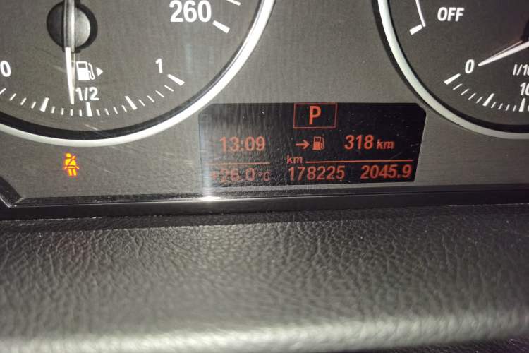 Used BMW 2 Series Active Tourer 2016 218i Fashion Model Odometer Close Up