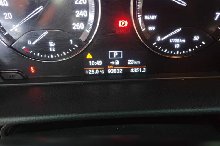 Used BMW 2 Series Active Tourer 2018 218i Fashion Model Odometer Close Up