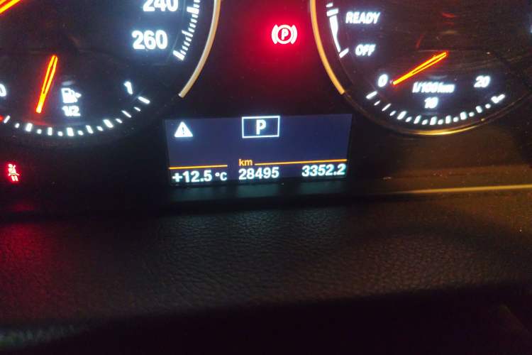 Used BMW 2 Series Active Tourer 2018 218i Fashion Model Odometer Close Up