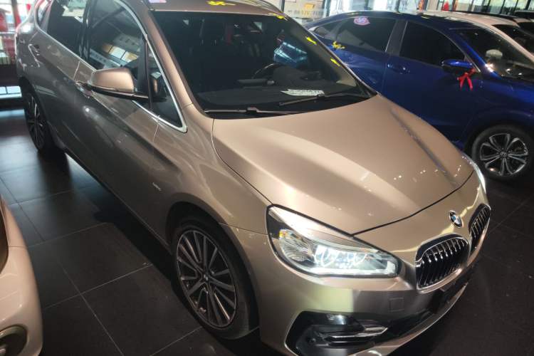 Used BMW 2 Series Active Tourer 2018 220i Luxury Package Front Right 45 Deg