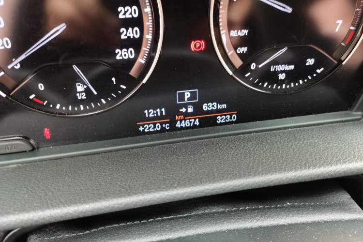 Used BMW 2 Series Active Tourer 2018 218i Fashion Model Odometer Close Up