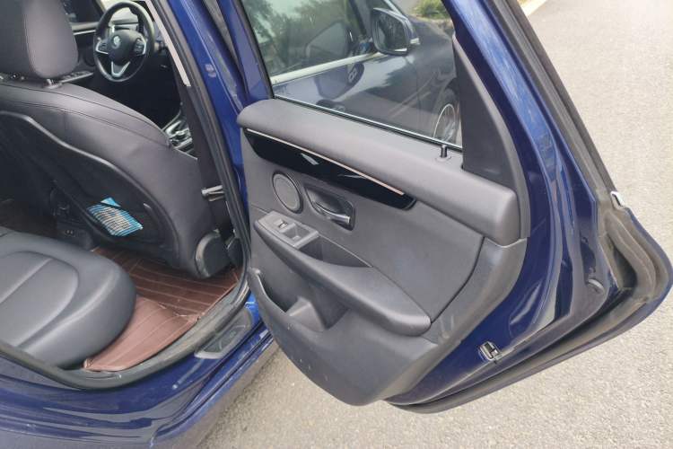 Used BMW 2 Series Active Tourer 2019 218i Luxury Sports Package Right Rear Door Interior