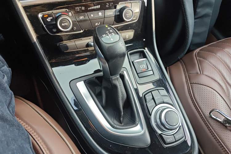 Used BMW 2 Series Gran Tourer 2015 218i Leading Model Gear Lever