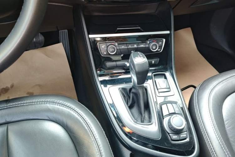 Used BMW 2 Series Gran Tourer 2015 218i Leading Model Gear Lever