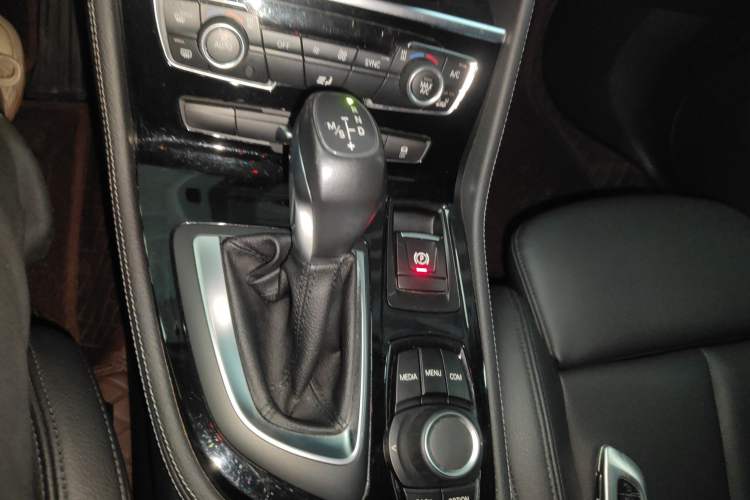 Used BMW 2 Series Gran Tourer 2015 218i Sports Design Package Gear Lever