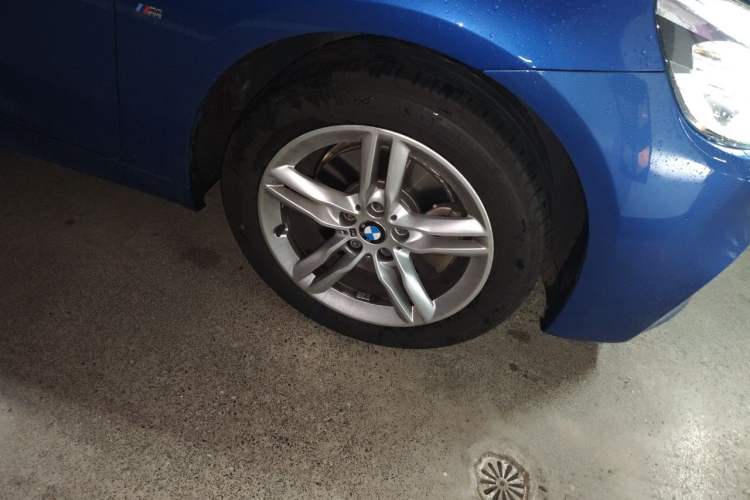 Used BMW 2 Series Gran Tourer 2015 218i Sports Design Package Right Front Wheel Hub