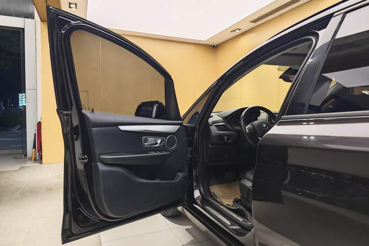 Used BMW 2 Series Gran Tourer 2015 218i Leading Model Exterior 1