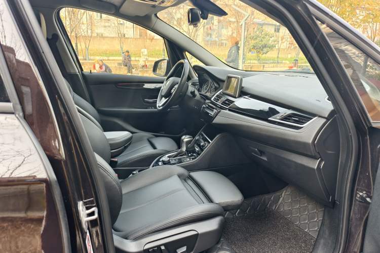 Used BMW 2 Series Gran Tourer 2015 218i Sports Design Package Interior 1