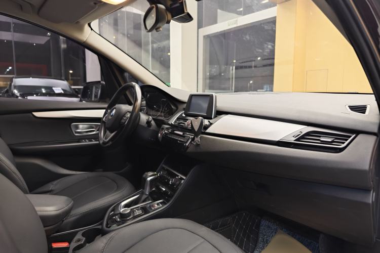 Used BMW 2 Series Gran Tourer 2015 218i Leading Model Interior 15