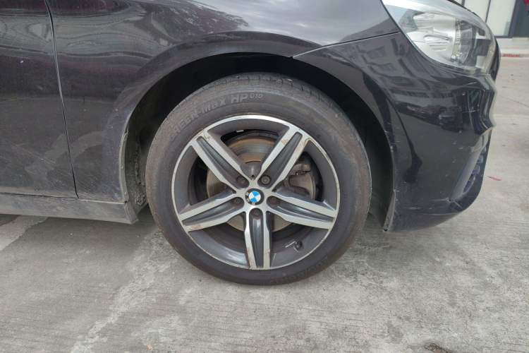 Used BMW 2 Series Gran Tourer 2015 218i Sports Design Package Right Front Wheel Hub