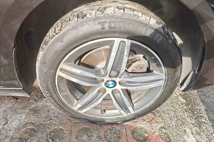 Used BMW 2 Series Gran Tourer 2015 218i Sports Design Package Right Front Wheel Hub