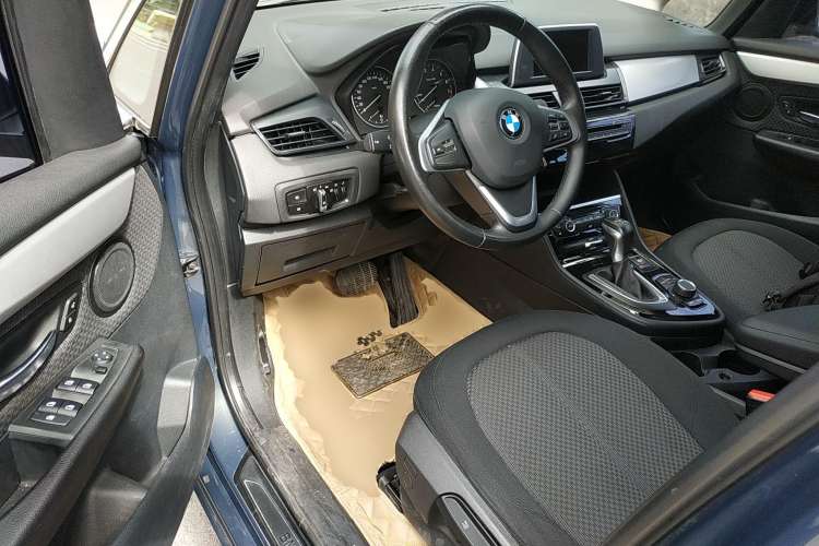 Used BMW 2 Series Gran Tourer 2015 218i Leading Model Interior 3