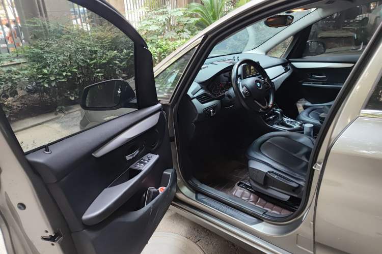 Used BMW 2 Series Gran Tourer 2015 218i Leading Model Interior 3
