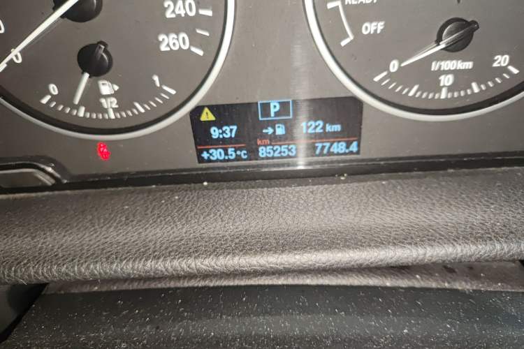 Used BMW 2 Series Gran Tourer 2015 218i Leading Model Odometer Close Up