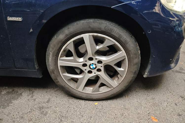 Used BMW 2 Series Gran Tourer 2015 218i Sports Design Package Right Front Wheel Hub