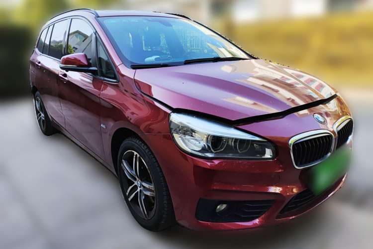 Used BMW 2 Series Gran Tourer 2015 218i Sports Design Package Front Right 45 Deg