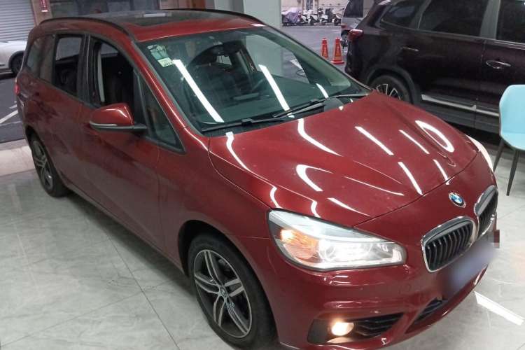 Used BMW 2 Series Gran Tourer 2015 218i Sports Design Package Front Right 45 Deg