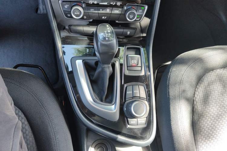 Used BMW 2 Series Gran Tourer 2015 218i Leading Model Gear Lever