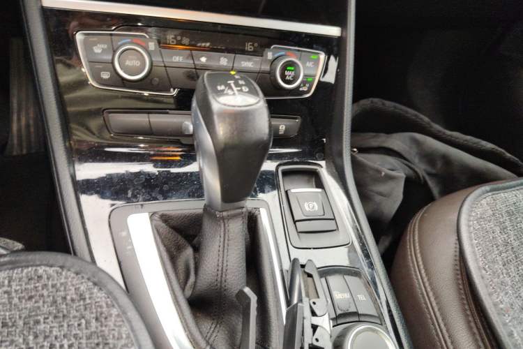 Used BMW 2 Series Gran Tourer 2015 218i Leading Model Gear Lever