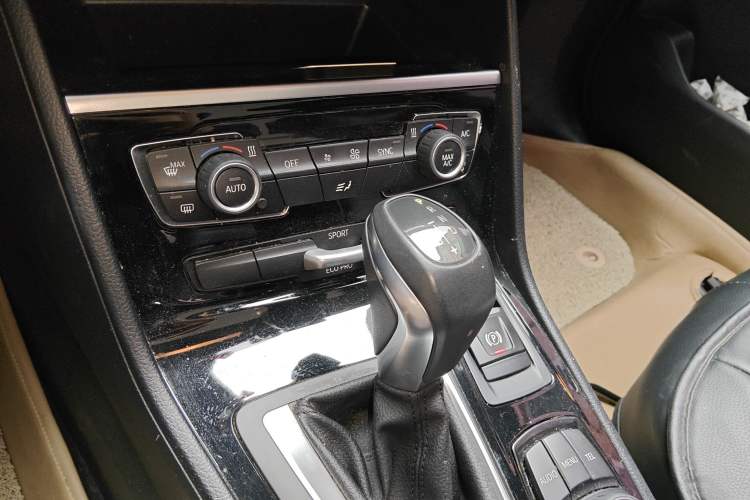 Used BMW 2 Series Gran Tourer 2015 218i Leading Model Gear Lever